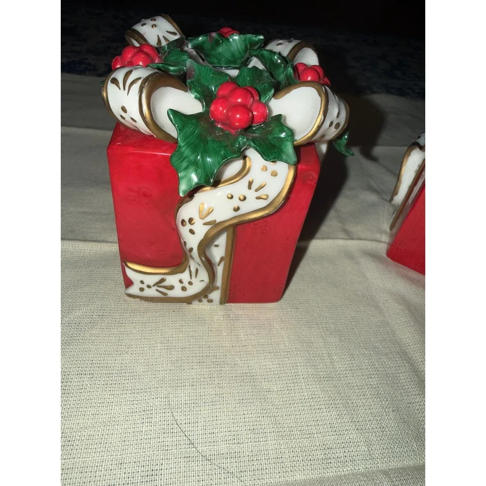 Vintage Avon 2001  Holly and Ribbon Ceramic Taper Candle Holders set of 2